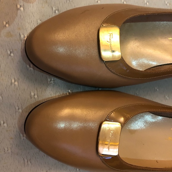Sleek and elegant Salvatore Ferragamo pumps. Almost new! - Picture 4 of 10